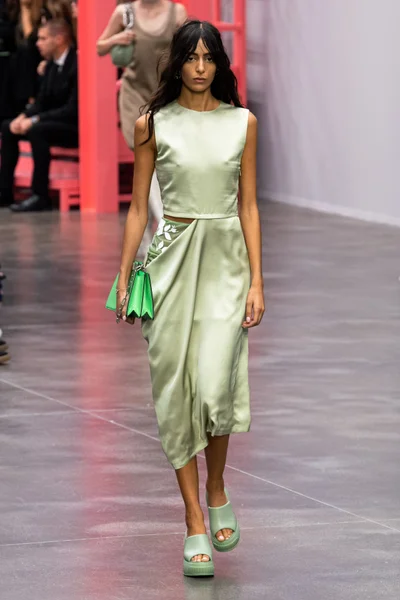 Look 8